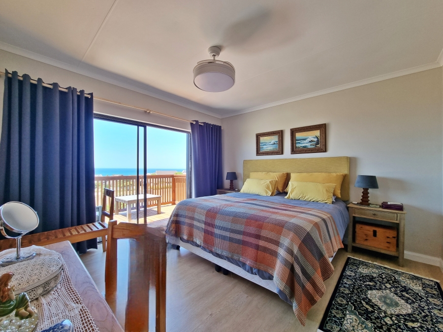 4 Bedroom Property for Sale in Wavecrest Eastern Cape